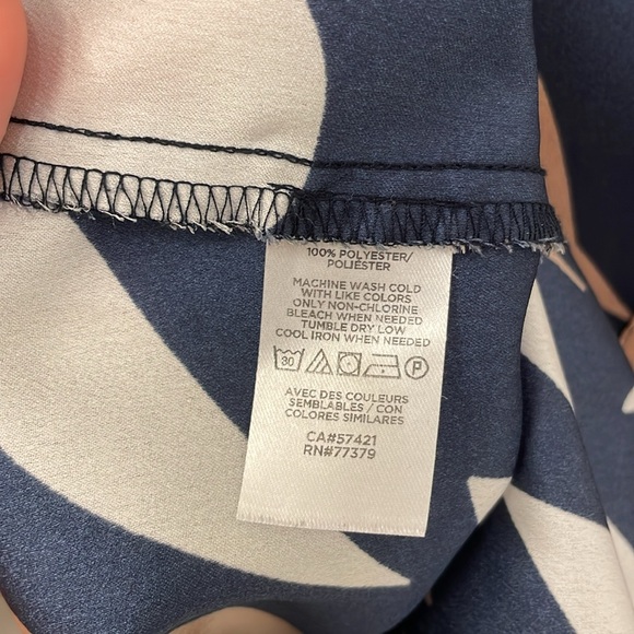 Ann Taylor patterned long sleeve blouse. Size: small - Picture 4 of 8